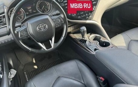 Toyota Camry, 2018 год, 3 250 000 рублей, 10 фотография