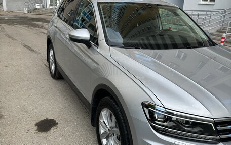 Volkswagen Tiguan II, 2018 год, 2 850 000 рублей, 2 фотография