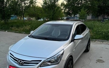 Hyundai Solaris II рестайлинг, 2015 год, 610 000 рублей, 1 фотография
