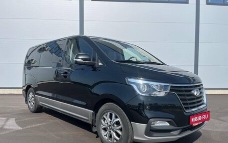 Hyundai H-1 II рестайлинг, 2019 год, 2 715 000 рублей, 2 фотография