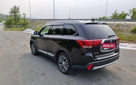 Mitsubishi Outlander III рестайлинг 3, 2018 год, 2 000 000 рублей, 3 фотография