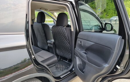 Mitsubishi Outlander III рестайлинг 3, 2018 год, 2 000 000 рублей, 7 фотография