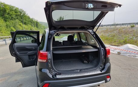 Mitsubishi Outlander III рестайлинг 3, 2018 год, 2 000 000 рублей, 9 фотография