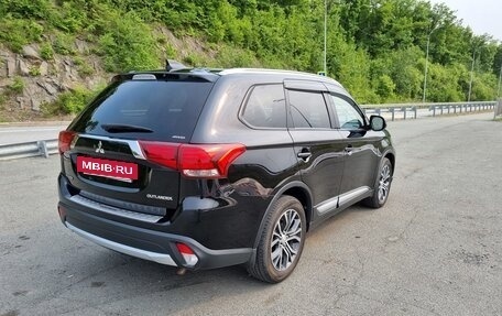 Mitsubishi Outlander III рестайлинг 3, 2018 год, 2 000 000 рублей, 2 фотография