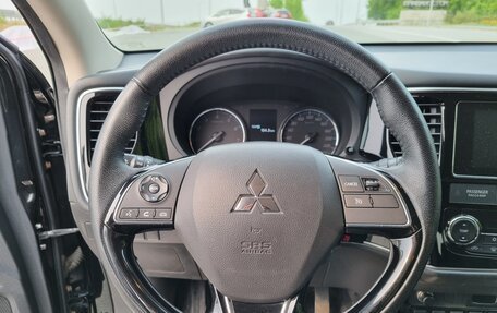 Mitsubishi Outlander III рестайлинг 3, 2018 год, 2 000 000 рублей, 16 фотография