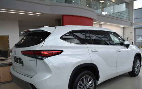 Toyota Highlander, 2025 год, 6 250 000 рублей, 28 фотография