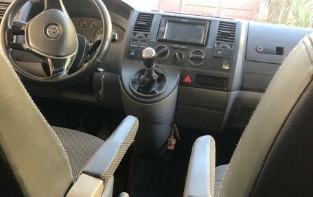 Volkswagen Caravelle T5, 2006 год, 1 650 000 рублей, 7 фотография
