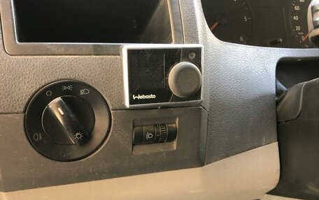 Volkswagen Caravelle T5, 2006 год, 1 650 000 рублей, 10 фотография
