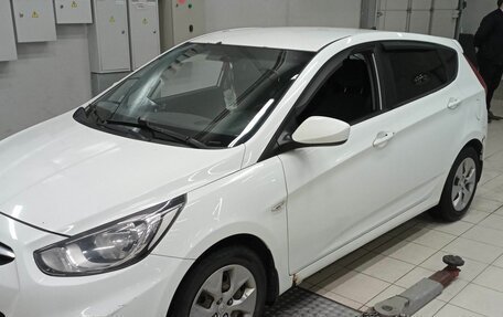 Hyundai Solaris II рестайлинг, 2012 год, 650 000 рублей, 1 фотография