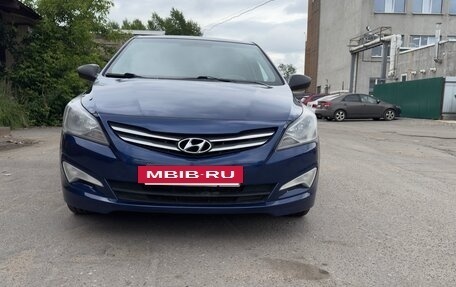 Hyundai Solaris II рестайлинг, 2015 год, 700 000 рублей, 2 фотография
