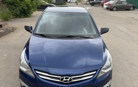 Hyundai Solaris II рестайлинг, 2015 год, 700 000 рублей, 3 фотография