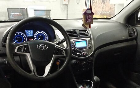 Hyundai Solaris II рестайлинг, 2012 год, 650 000 рублей, 4 фотография