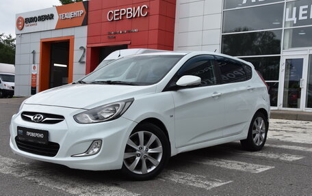 Hyundai Solaris II рестайлинг, 2012 год, 800 000 рублей, 3 фотография
