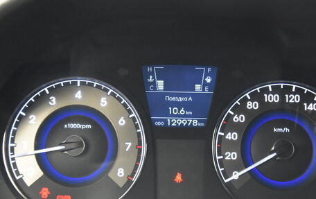 Hyundai Solaris II рестайлинг, 2012 год, 800 000 рублей, 16 фотография