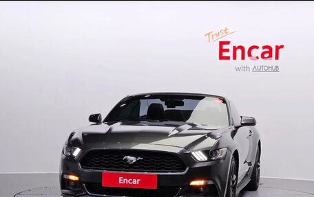 Ford Mustang VI рестайлинг, 2016 год, 2 200 000 рублей, 3 фотография