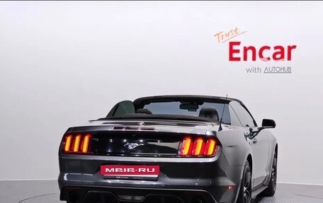 Ford Mustang VI рестайлинг, 2016 год, 2 200 000 рублей, 4 фотография