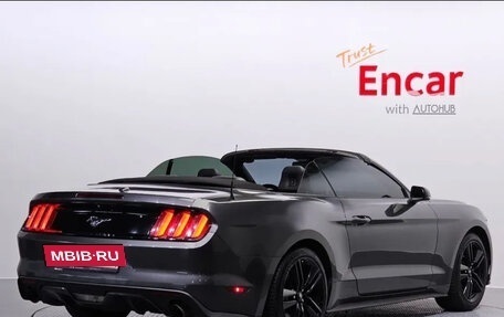 Ford Mustang VI рестайлинг, 2016 год, 2 200 000 рублей, 2 фотография
