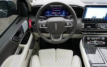 Lincoln Navigator, 2024 год, 10 900 000 рублей, 12 фотография
