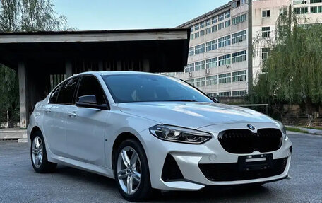 BMW 1 серия, 2022 год, 1 900 000 рублей, 3 фотография