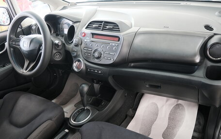 Honda Jazz II рестайлинг, 2011 год, 999 000 рублей, 23 фотография