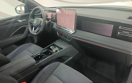 Volkswagen Tiguan II, 2024 год, 4 749 000 рублей, 19 фотография