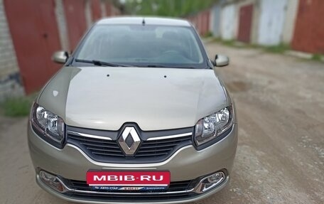 Renault Logan II, 2016 год, 1 000 000 рублей, 2 фотография