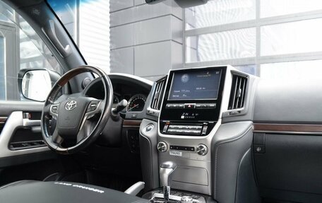 Toyota Land Cruiser 200, 2021 год, 8 700 000 рублей, 38 фотография