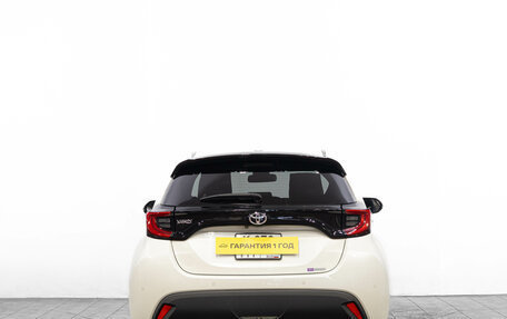 Toyota Yaris, 2021 год, 1 799 000 рублей, 6 фотография