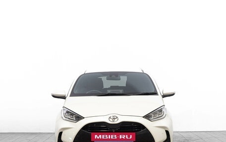 Toyota Yaris, 2021 год, 1 799 000 рублей, 3 фотография