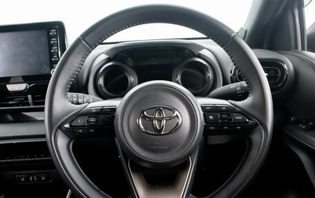 Toyota Yaris, 2021 год, 1 799 000 рублей, 14 фотография