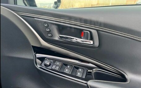 Toyota Harrier, 2019 год, 2 850 000 рублей, 5 фотография