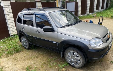 Chevrolet Niva I рестайлинг, 2011 год, 457 777 рублей, 2 фотография