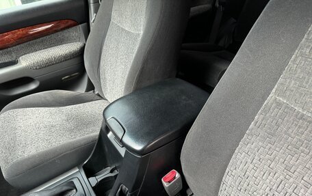 Toyota Land Cruiser Prado 120 рестайлинг, 2005 год, 1 320 000 рублей, 26 фотография