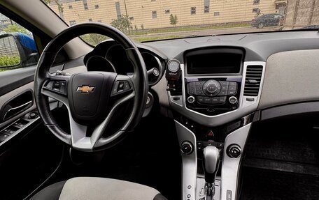 Chevrolet Cruze II, 2011 год, 790 000 рублей, 9 фотография