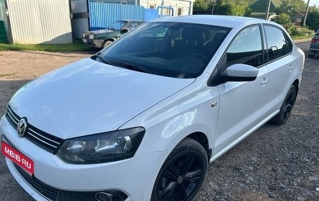 Volkswagen Polo VI (EU Market), 2013 год, 1 050 000 рублей, 1 фотография