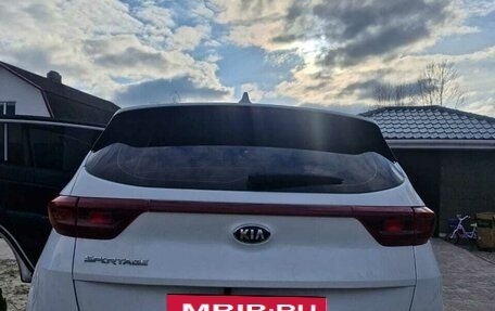 KIA Sportage IV рестайлинг, 2020 год, 2 400 000 рублей, 3 фотография