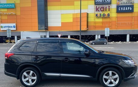 Mitsubishi Outlander III рестайлинг 3, 2018 год, 2 470 000 рублей, 7 фотография