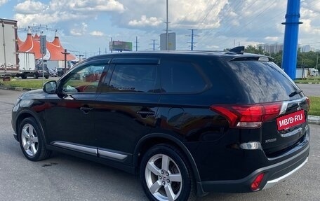 Mitsubishi Outlander III рестайлинг 3, 2018 год, 2 470 000 рублей, 3 фотография