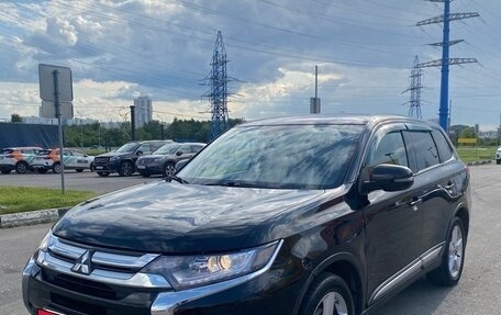 Mitsubishi Outlander III рестайлинг 3, 2018 год, 2 470 000 рублей, 8 фотография
