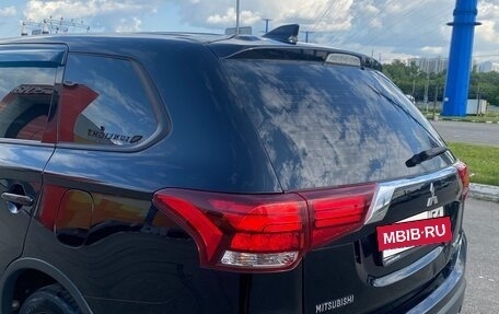Mitsubishi Outlander III рестайлинг 3, 2018 год, 2 470 000 рублей, 11 фотография