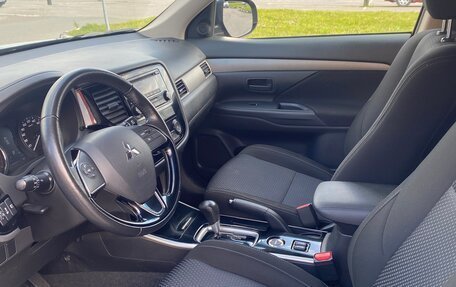 Mitsubishi Outlander III рестайлинг 3, 2018 год, 2 470 000 рублей, 23 фотография