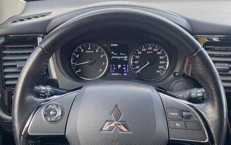 Mitsubishi Outlander III рестайлинг 3, 2018 год, 2 470 000 рублей, 21 фотография