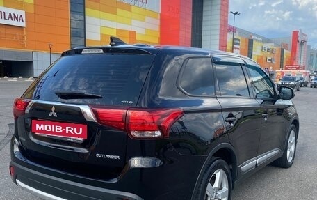 Mitsubishi Outlander III рестайлинг 3, 2018 год, 2 470 000 рублей, 10 фотография