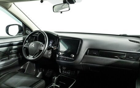Mitsubishi Outlander III рестайлинг 3, 2020 год, 1 999 585 рублей, 9 фотография