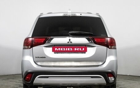 Mitsubishi Outlander III рестайлинг 3, 2020 год, 1 999 585 рублей, 6 фотография