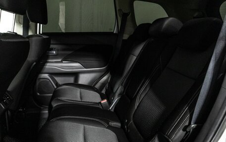 Mitsubishi Outlander III рестайлинг 3, 2020 год, 1 999 585 рублей, 10 фотография