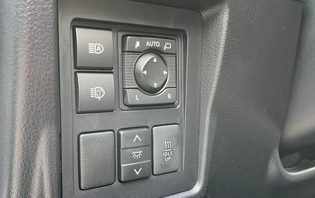 Toyota Land Cruiser Prado 150 рестайлинг 2, 2019 год, 5 190 000 рублей, 12 фотография