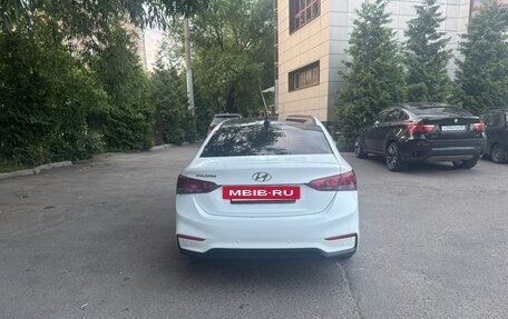 Hyundai Solaris II рестайлинг, 2017 год, 870 000 рублей, 3 фотография
