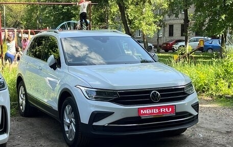 Volkswagen Tiguan II, 2021 год, 3 550 000 рублей, 1 фотография