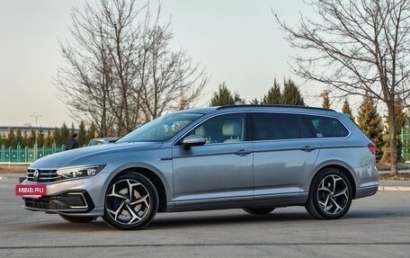 Volkswagen Passat B8 рестайлинг, 2020 год, 3 200 000 рублей, 2 фотография